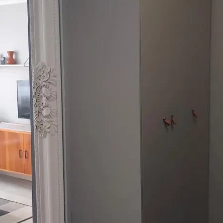 Lobzow Apartment *